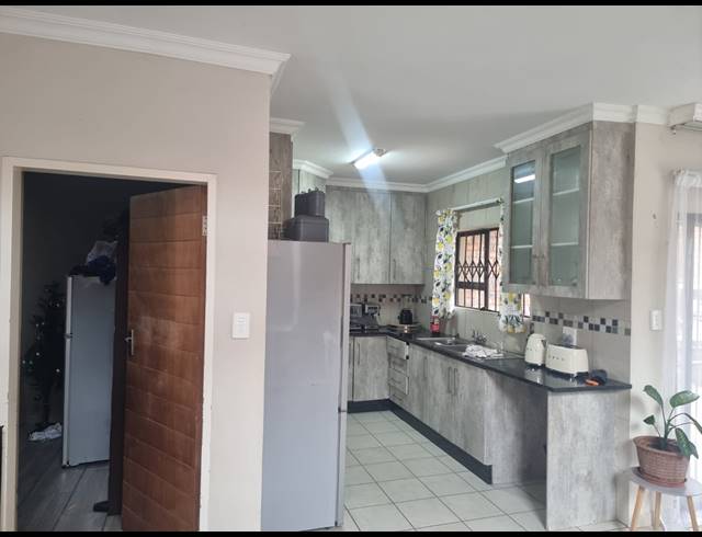 3 BEDROOM TOWNHOUSE FOR SALE IN WATERVAL EAST